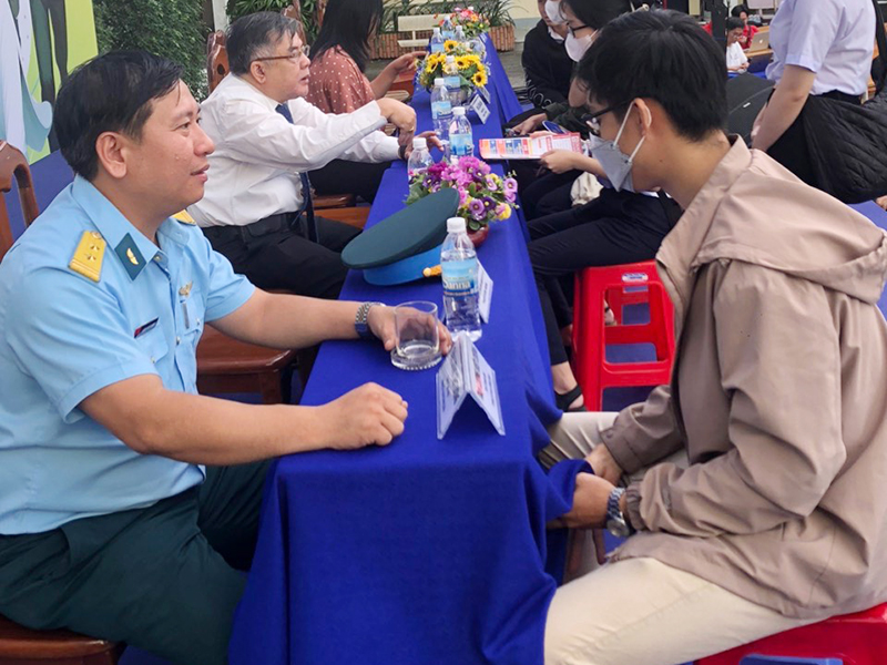 Trường Sĩ quan Không quân tư vấn tuyển sinh và hướng nghiệp cho học sinh, sinh viên