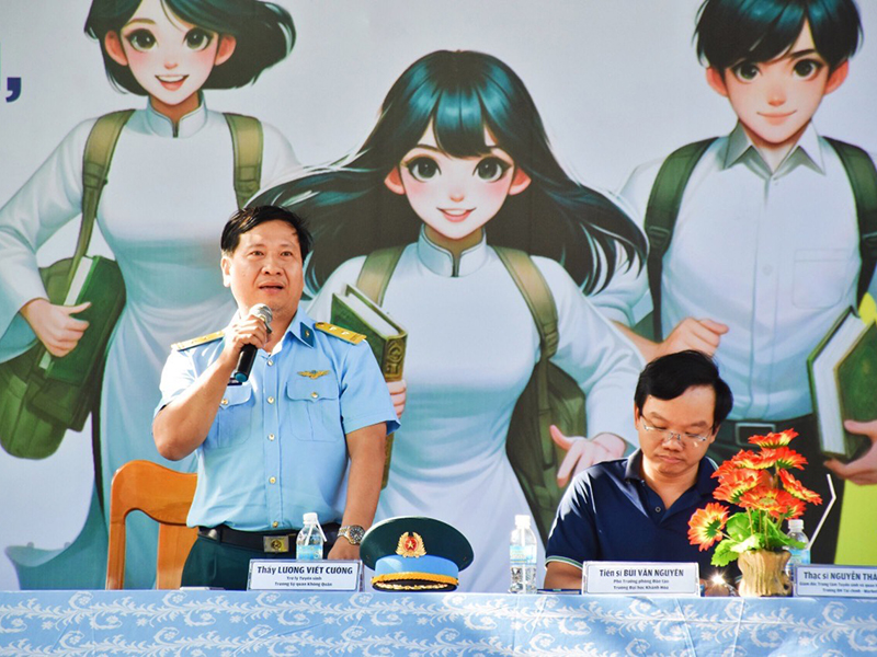Trường Sĩ quan Không quân tư vấn tuyển sinh và hướng nghiệp cho học sinh, sinh viên