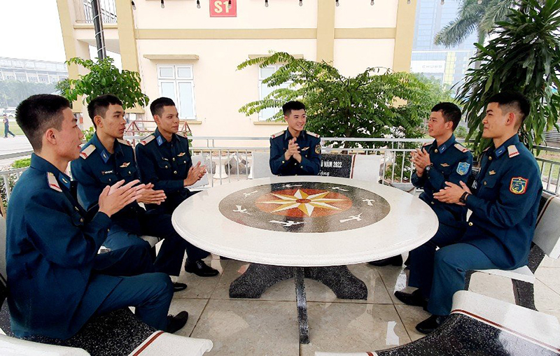Trưởng thành từ “trường học lớn”