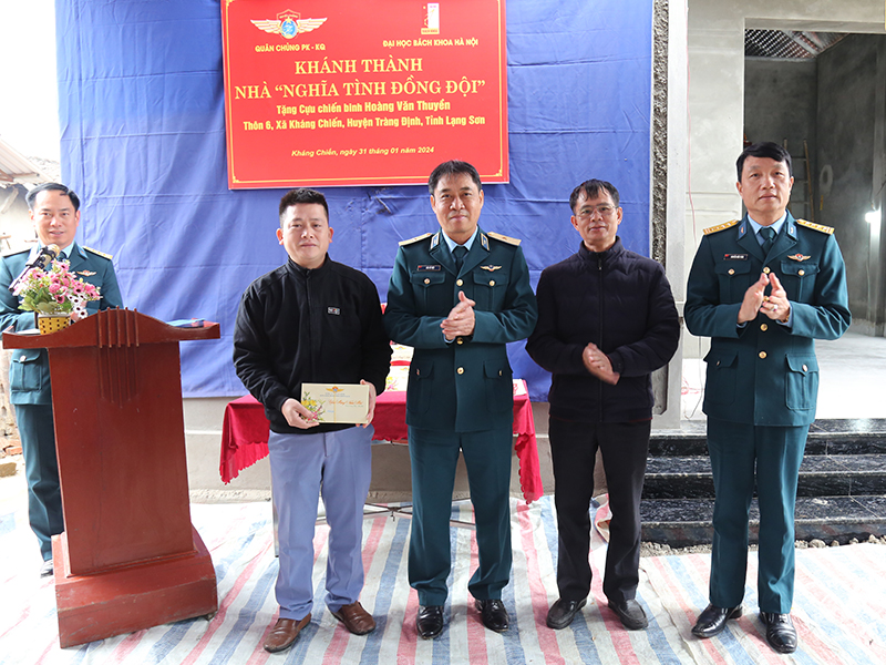 Quân chủng PK-KQ và Đại học Bách khoa Hà Nội tổ chức khánh thành nhà “Nghĩa tình đồng đội” cho các gia đình cựu chiến binh tỉnh Lạng Sơn