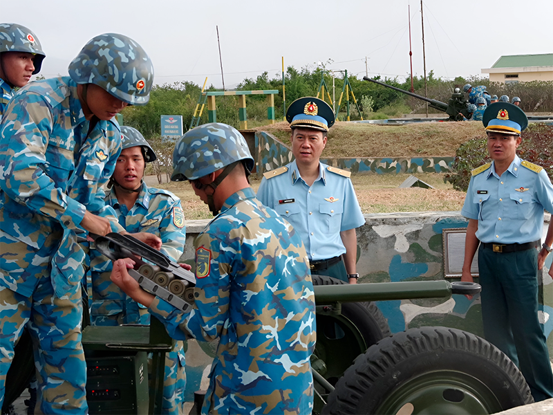 Quân chủng Phòng không - Không quân kiểm tra sẵn sàng chiến đấu Sư đoàn 377