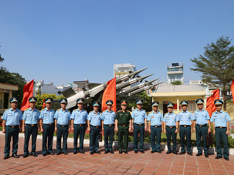 Trung tướng Phạm Trường Sơn - Phó Tổng Tham mưu trưởng QĐND Việt Nam kiểm tra sẵn sàng chiến đấu tại Sư đoàn 367 và Sư đoàn 370