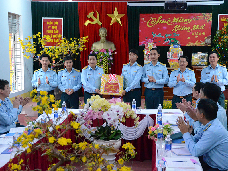 Quân chủng Phòng không - Không quân kiểm tra sẵn sàng chiến đấu, chúc Tết Đại đội 11, Trung đoàn 224