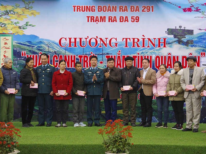Sư đoàn 365 tổ chức Chương trình “Xuân canh trời - Thắm tình quân dân”