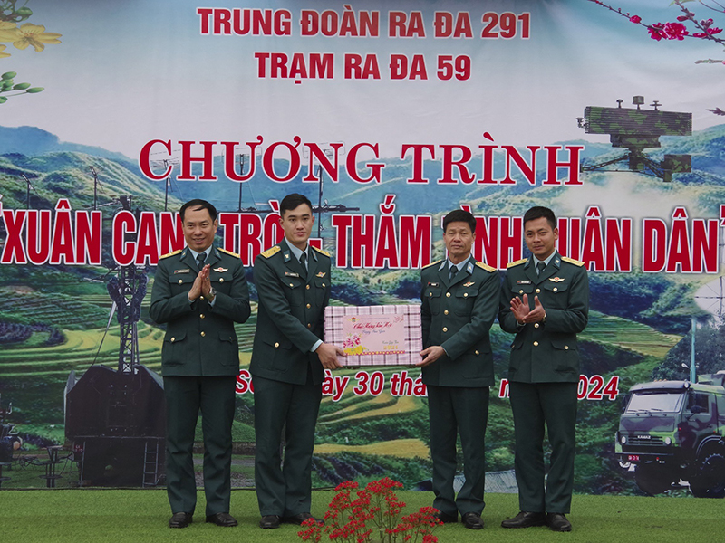 Sư đoàn 365 tổ chức Chương trình “Xuân canh trời - Thắm tình quân dân”