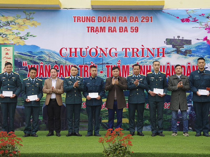 Sư đoàn 365 tổ chức Chương trình “Xuân canh trời - Thắm tình quân dân”