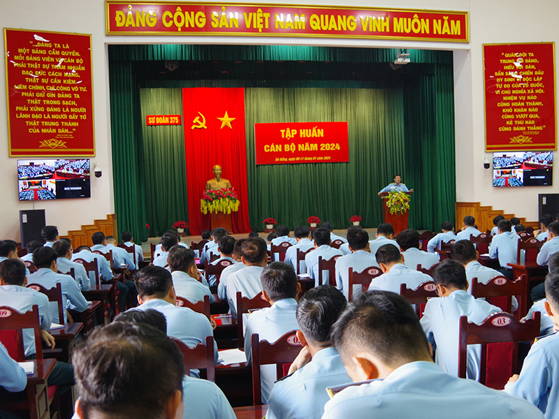 Sư đoàn 375 tổ chức tập huấn cán bộ năm 2024