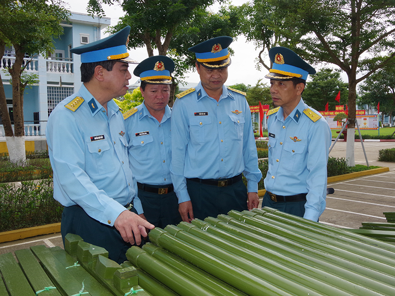 Quân chủng Phòng không-Không quân kiểm tra công tác chuẩn bị huấn luyện chiến sĩ mới tại Sư đoàn 375