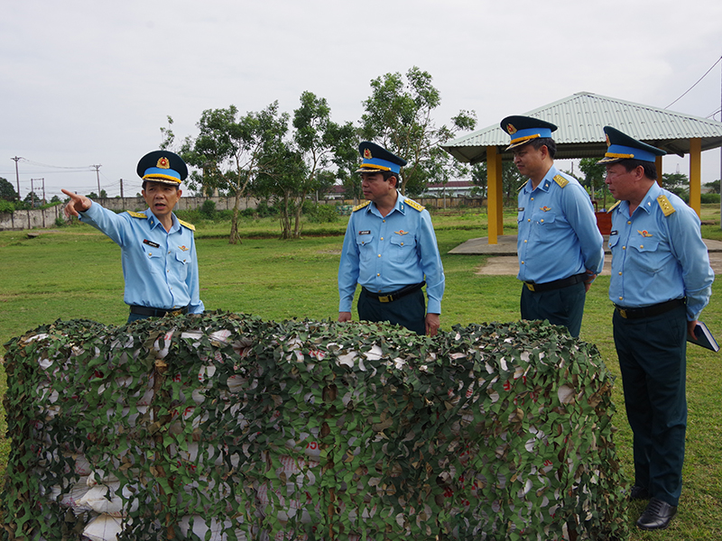 Quân chủng Phòng không-Không quân kiểm tra công tác chuẩn bị huấn luyện chiến sĩ mới tại Sư đoàn 375
