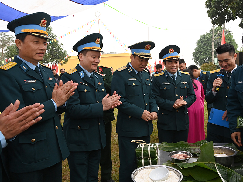 Trung đoàn 250 tổ chức Chương trình “Xuân canh trời - Tết thắm tình quân dân” và phát động Tết trồng cây “Đời đời nhớ ơn Bác Hồ”