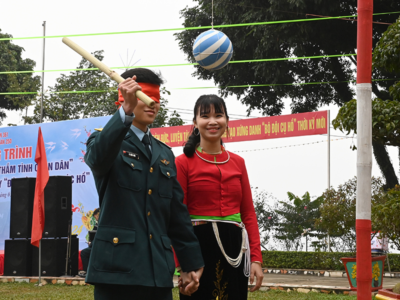 Trung đoàn 250 tổ chức Chương trình “Xuân canh trời - Tết thắm tình quân dân” và phát động Tết trồng cây “Đời đời nhớ ơn Bác Hồ”