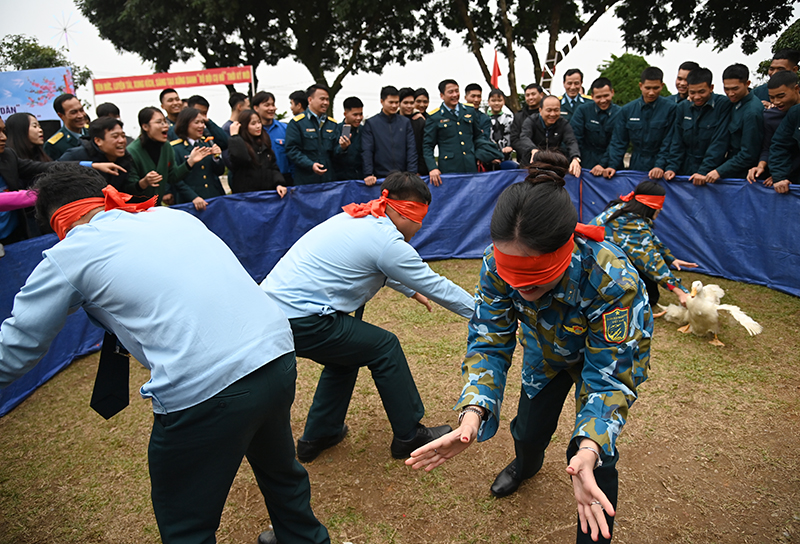 Trung đoàn 250 tổ chức Chương trình “Xuân canh trời - Tết thắm tình quân dân” và phát động Tết trồng cây “Đời đời nhớ ơn Bác Hồ”