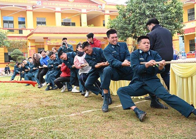 Trung đoàn 250 tổ chức Chương trình “Xuân canh trời - Tết thắm tình quân dân” và phát động Tết trồng cây “Đời đời nhớ ơn Bác Hồ”