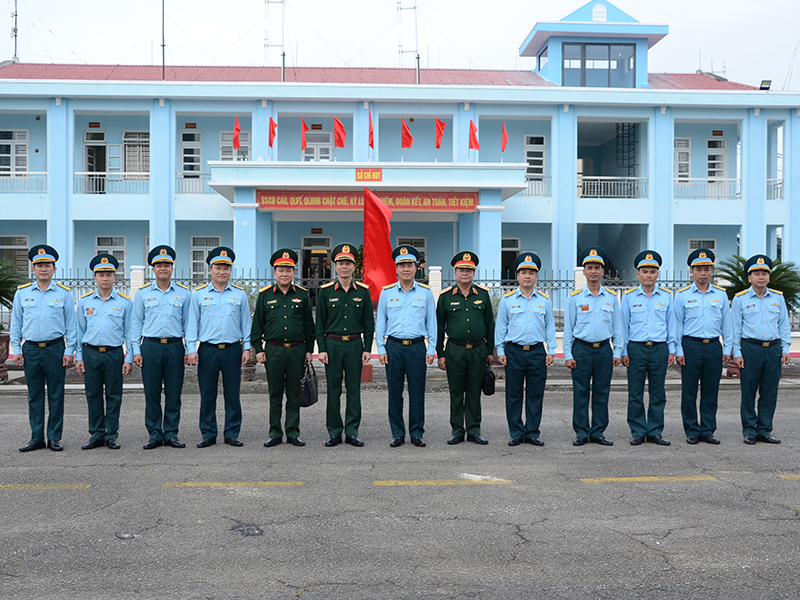 Trung tướng Nguyễn Trọng Bình kiểm tra, chúc Tết Sư đoàn 375 và Trung đoàn 929