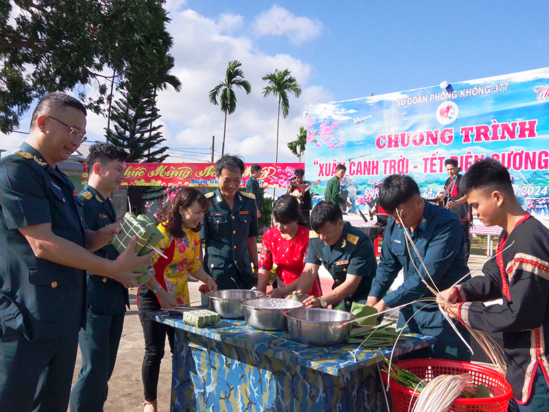 Sư đoàn 377 tổ chức Chương trình “Xuân canh trời - Tết biên cương, hải đảo”