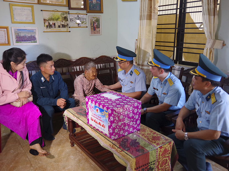 Sư đoàn 377 tổ chức Chương trình “Xuân canh trời - Tết biên cương, hải đảo”