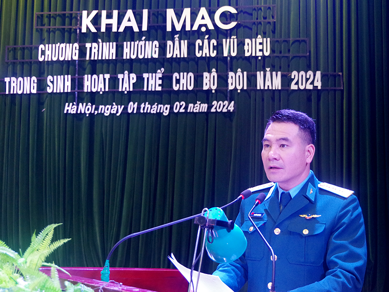 Sư đoàn 371 hướng dẫn các vũ điệu trong sinh hoạt tập thể cho bộ đội
