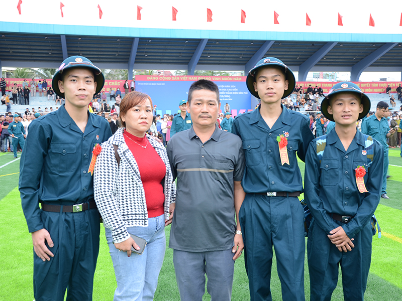 Ngày đầu trong quân ngũ của 3 anh em ruột