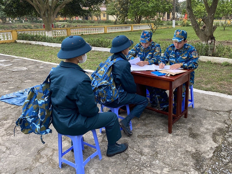 Các đơn vị trong Quân chủng Phòng không - Không quân tổ chức tiếp nhận chiến sĩ mới năm 2024