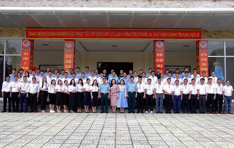 Đoàn học viên Học viện Chính trị Quốc gia Hồ Chí Minh khu vực III nghiên cứu thực tế tại Sư đoàn 377