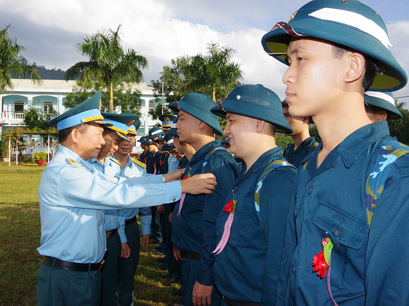 Sư đoàn 372 và 375 tiếp nhận chiến sĩ mới năm 2024