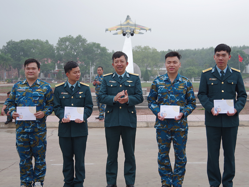 Các đơn vị trong Quân chủng Phòng không - Không quân tổ chức Chương trình “Xuân canh trời - Tết thắm tình quân dân” và Tết trồng cây “Đời đời nhớ ơn Bác Hồ”
