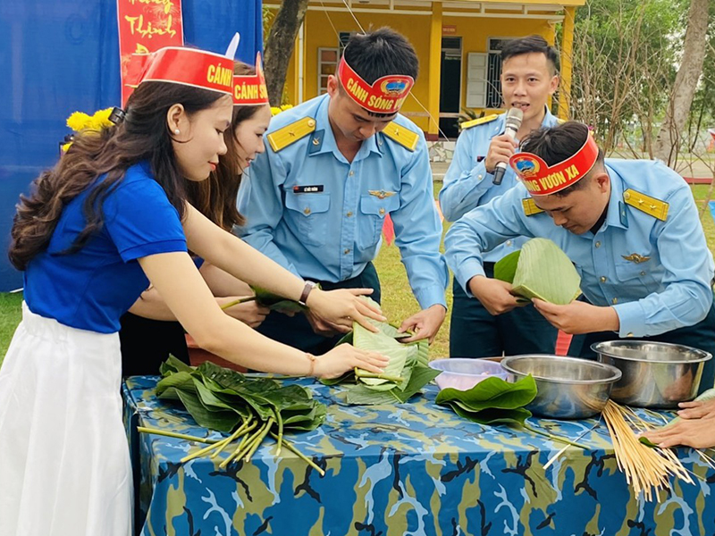 Các đơn vị trong Quân chủng Phòng không - Không quân tổ chức Chương trình “Xuân canh trời - Tết thắm tình quân dân” và Tết trồng cây “Đời đời nhớ ơn Bác Hồ”