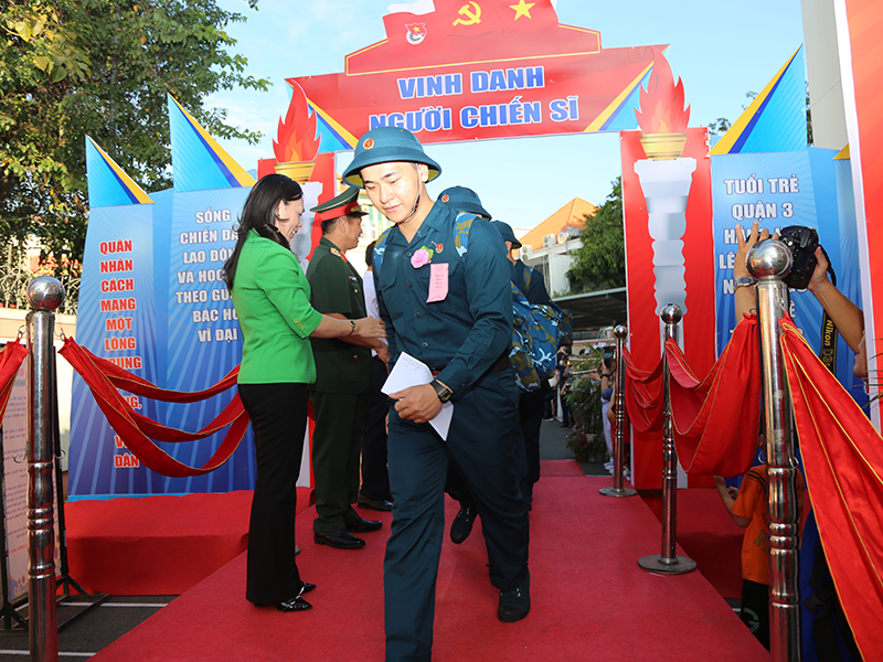 Các đơn vị trong Quân chủng Phòng không - Không quân tổ chức tiếp nhận chiến sĩ mới năm 2024