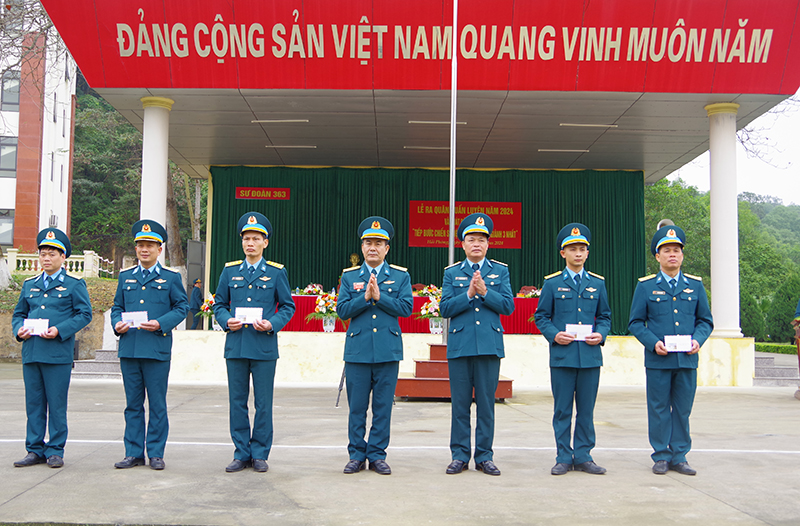 Khối cơ quan các Sư đoàn trong Quân chủng PK-KQ tổ chức Lễ ra quân huấn luyện năm 2024