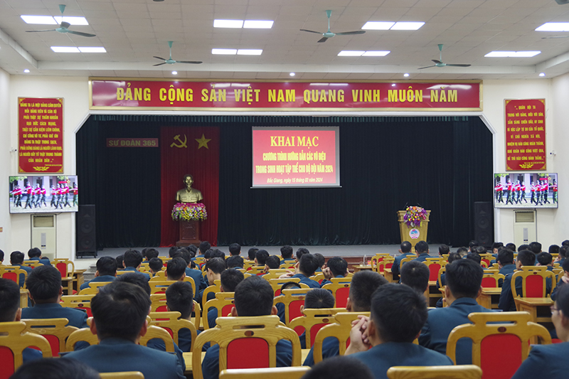 Sư đoàn 365 tổ chức Chương trình hướng dẫn các vụ điệu trong sinh hoạt tập thể cho bộ đội