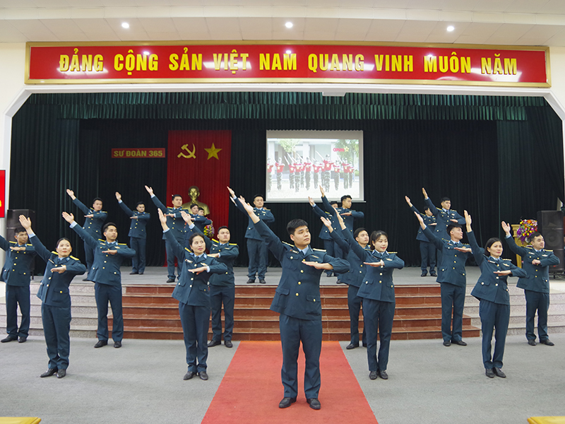 Sư đoàn 365 tổ chức Chương trình hướng dẫn các vụ điệu trong sinh hoạt tập thể cho bộ đội