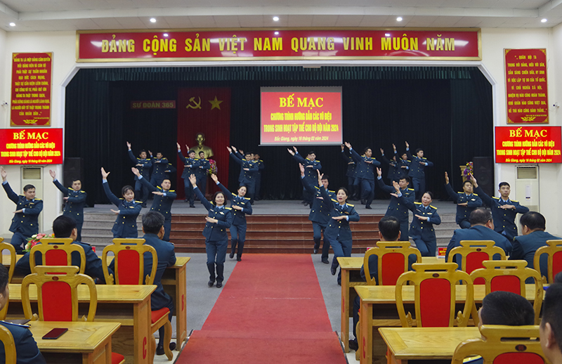 Sư đoàn 365 tổ chức Chương trình hướng dẫn các vụ điệu trong sinh hoạt tập thể cho bộ đội