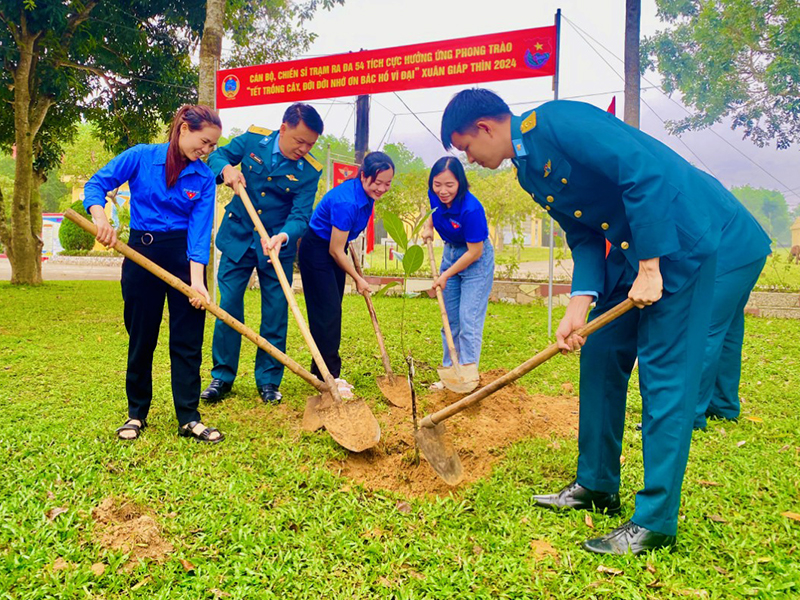 Sư đoàn 375 tổ chức phát động “Tết trồng cây đời đời nhớ ơn Bác Hồ”