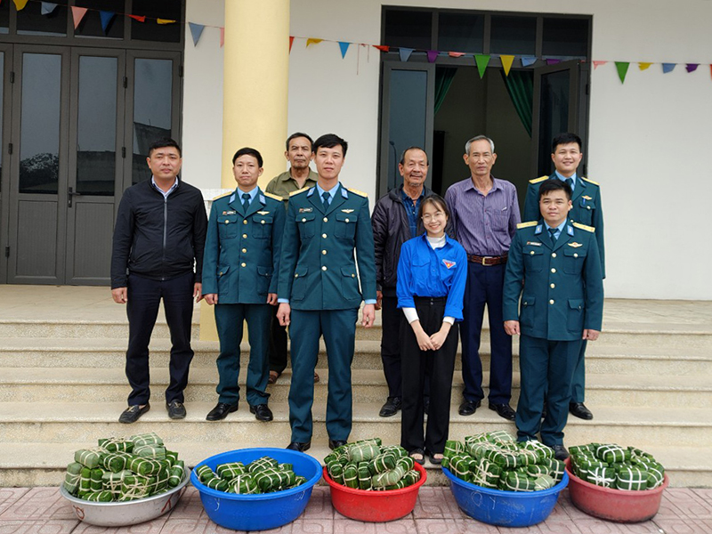 Trường Cao đẳng Kỹ thuật PK-KQ tổ chức Chương trình “Xuân canh trời - Tết đoàn kết” ấm tình quân dân