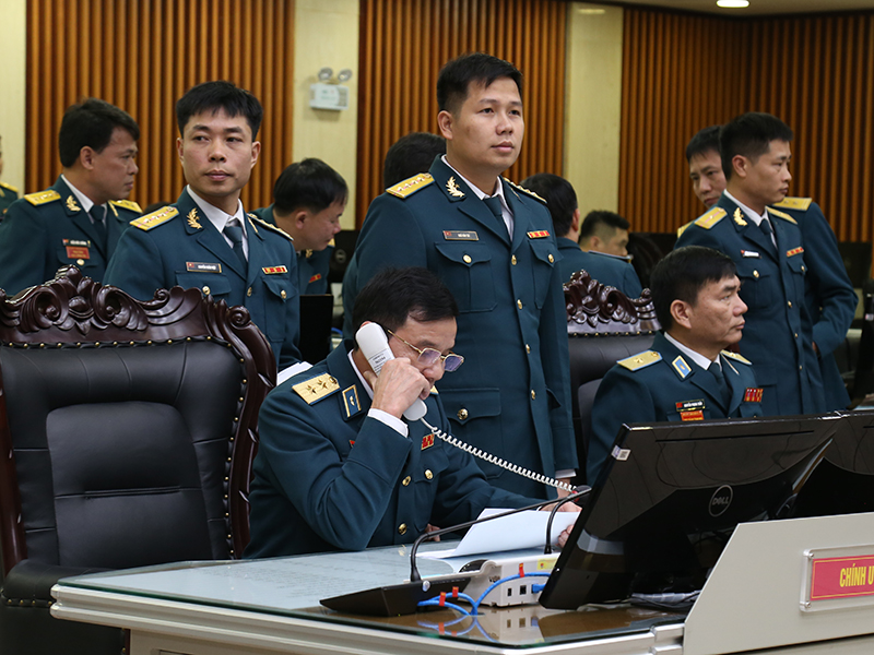 Thủ trưởng Bộ Tư lệnh Quân chủng Phòng không - Không quân kiểm tra nền nếp canh trực sẵn sàng chiến đấu và chúc Tết cán bộ, chiến sĩ các đơn vị