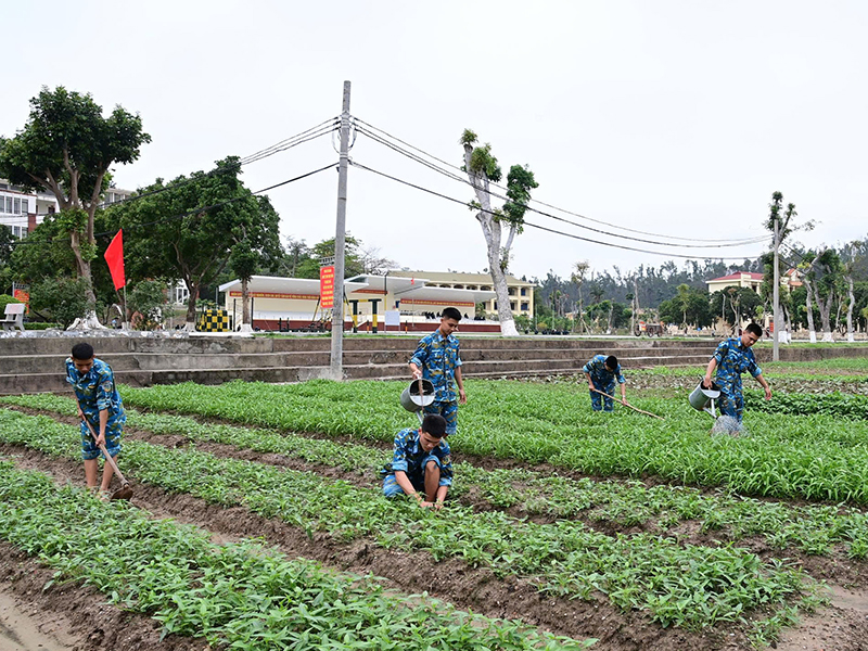 Xây dựng đơn vị nuôi quân giỏi, quản lý quân nhu tốt