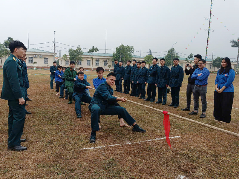 Trường Cao đẳng Kỹ thuật Phòng không - Không quân tổ chức Chương trình “Xuân canh trời - Tết thắm tình quân dân”