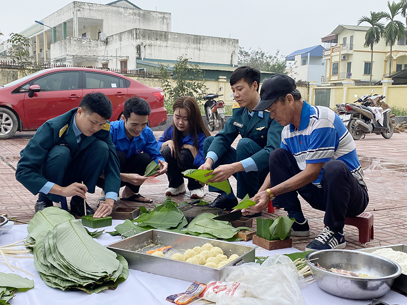 Trường Cao đẳng Kỹ thuật Phòng không - Không quân tổ chức Chương trình “Xuân canh trời - Tết thắm tình quân dân”