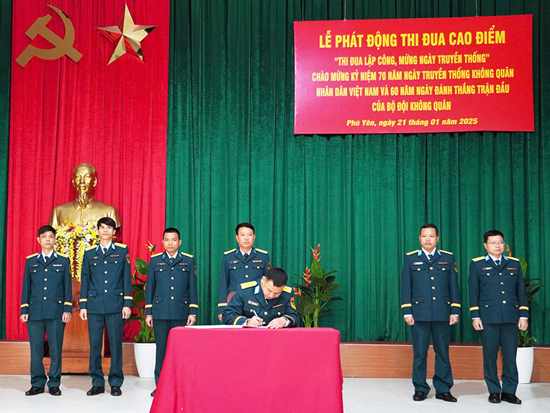 Trung đoàn 915, Trường sĩ quan Không quân phát động thi đua cao điểm “Thi đua lập công mừng ngày truyền thống”