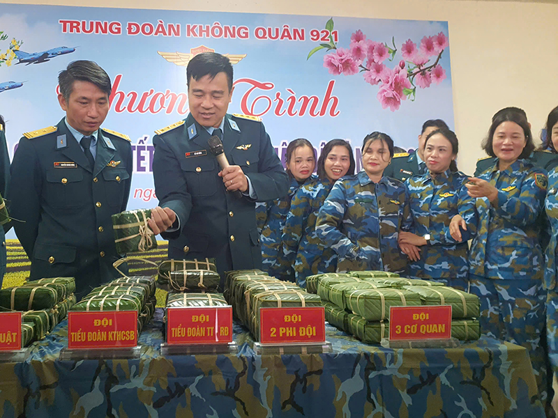 Trung đoàn Không quân 921 tổ chức Chương trình “Xuân canh trời - Tết thắm tình quân dân” năm 2025