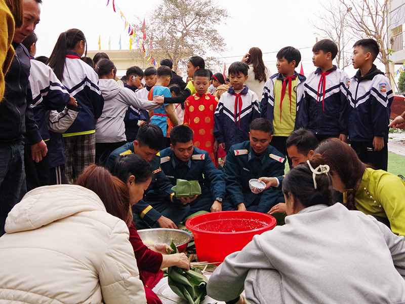 Trung đoàn Tên lửa 64 phối hợp tổ chức Chương trình “Xuân chung tay đoàn kết - Tết thắm tình quân dân”