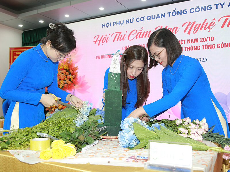 Hội Phụ nữ cơ quan Tổng công ty ACC tổ chức Hội thi cắm hoa nghệ thuật chào mừng kỷ niệm 95 năm Ngày Phụ nữ Việt Nam