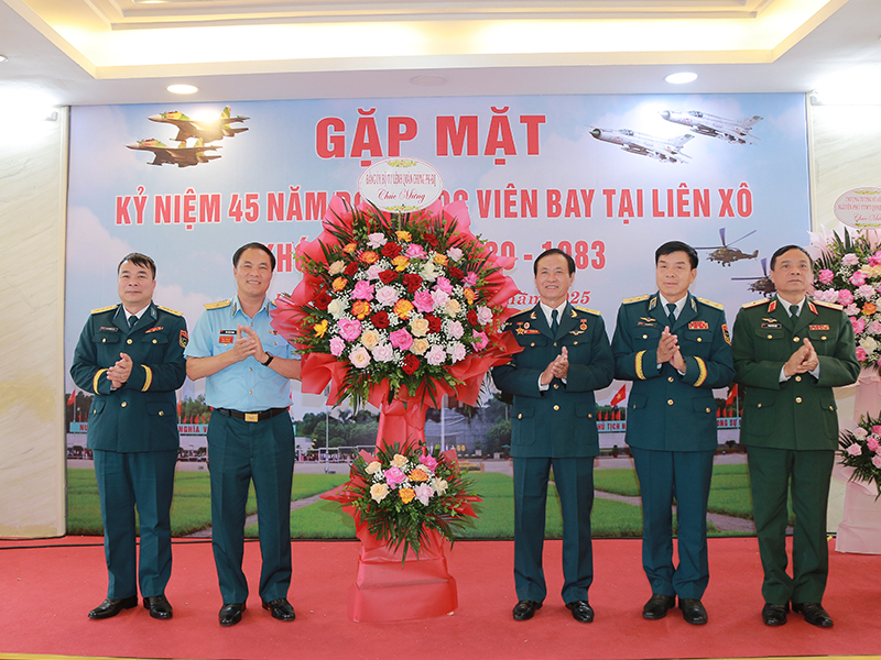 Đoàn học viên bay tại Liên Xô khóa học 1980-1983 gặp mặt nhân kỷ niệm 45 năm ngày nhập học
