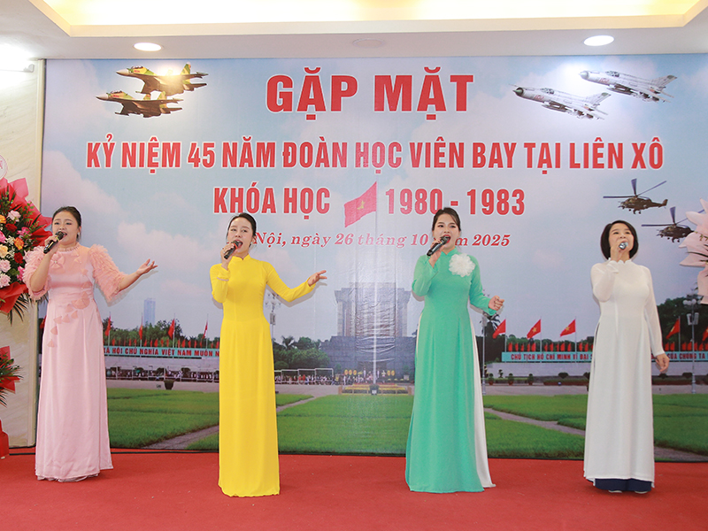 Đoàn học viên bay tại Liên Xô khóa học 1980-1983 gặp mặt nhân kỷ niệm 45 năm ngày nhập học