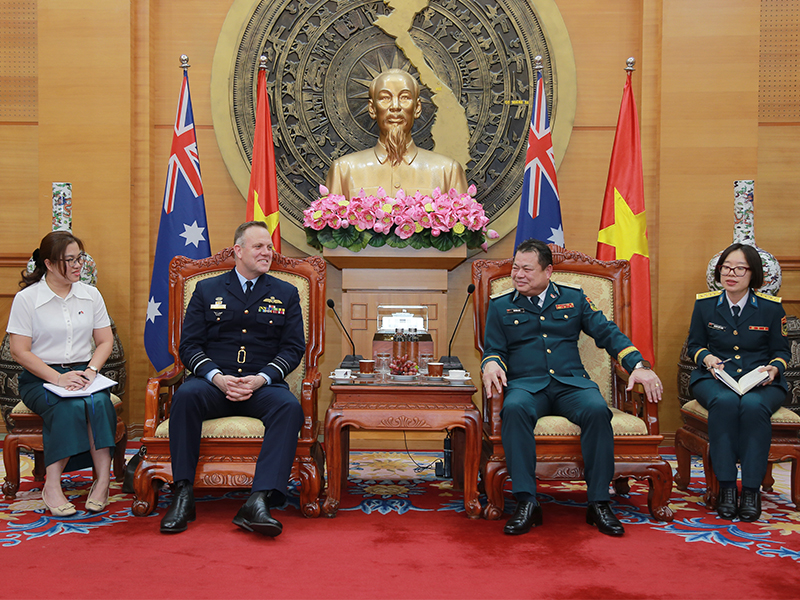 Tư lệnh Không quân Hoàng gia Australia thăm và làm việc tại Quân chủng Phòng không - Không quân