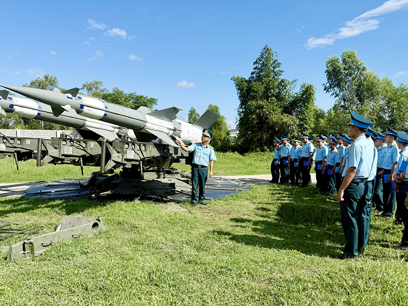 Sư đoàn 375 bế mạc Tập huấn cán bộ, quân nhân chuyên nghiệp mới ra trường năm 2025