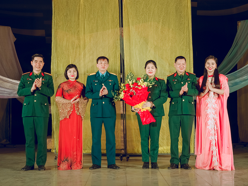 Nhà hát Kịch nói Quân đội biểu diễn tại Trường Cao đẳng Kỹ thuật Phòng không - Không quân