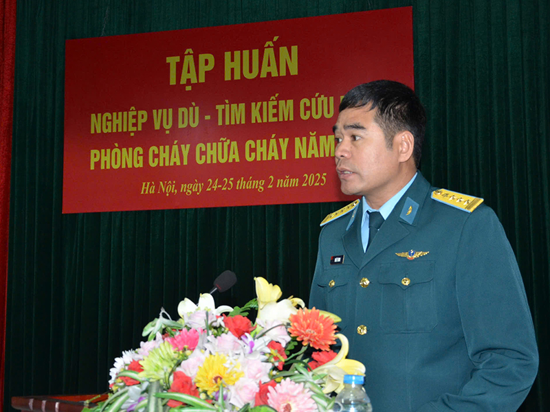 Bộ Tham mưu Phòng không - Không quân tập huấn nghiệp vụ Dù - Tìm kiếm cứu nạn, phòng cháy, chữa cháy năm 2025