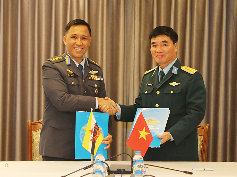 Đoàn Không quân Hoàng gia Bru-nây thăm Quân chủng Phòng không - Không quân và tham dự Chương trình Tham vấn không quân lần thứ nhất