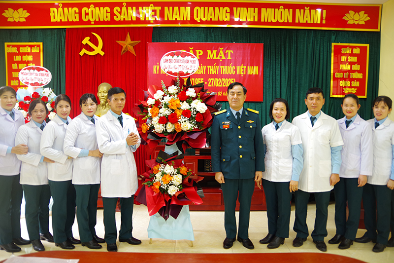 Các đơn vị trong Quân chủng Phòng không - Không quân gặp mặt nhân kỷ niệm 70 năm Ngày Thầy thuốc Việt Nam 27-2